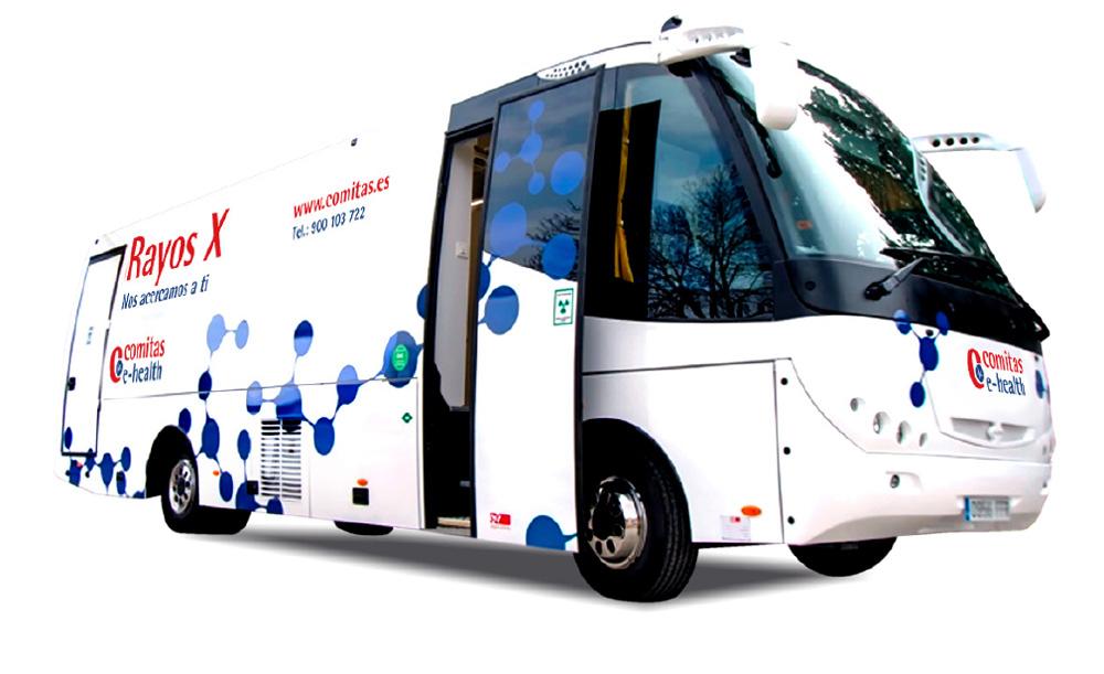 Bus médicalisé qui offre un service de radiologie mobile
